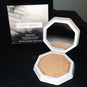 Fenty Beauty Highlighter in Gold